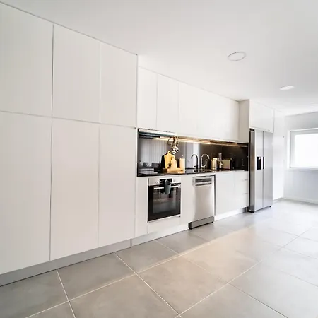 Antonio Marinho By House And People Braga