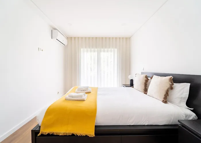 Antonio Marinho By House And People *