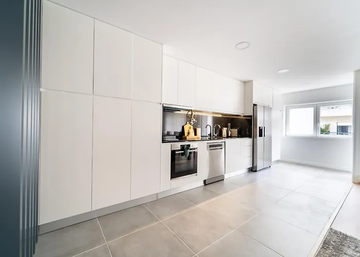 Antonio Marinho By House And People 布拉加