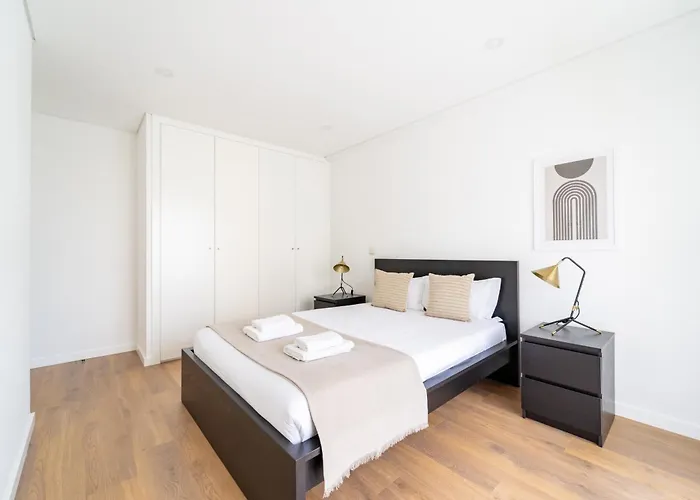 Antonio Marinho By House And People 布拉加